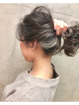 キー(key) グレージュ