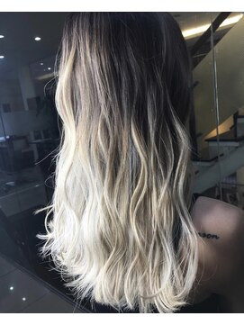 テテ(TETE) バレイヤージュホワイト 長堀橋×心斎橋