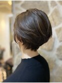 30代40代外ハネボブ耳だしショートマニッシュショート