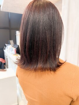 キャアリー(Caary) 福山市ストレートパーマ人気キャアリーぱつんと切りっぱなしヘア