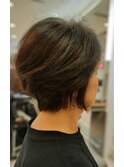 くびれと余裕が香る大人美人ショート