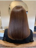 グレージュ切りっぱなしボブ前髪ありミニボブミルクティベージュ