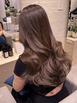ステア ケース(stair case) 韓国ブラウンカラーレイヤーカットトリートメント