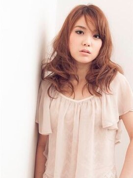 キッシュ(Quiche) エアリーな毛束感で大人可愛いスタイル