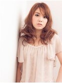 エアリーな毛束感で大人可愛いスタイル