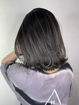 アンダーバーホワイト 天神店(_WHITE) グレーアッシュ