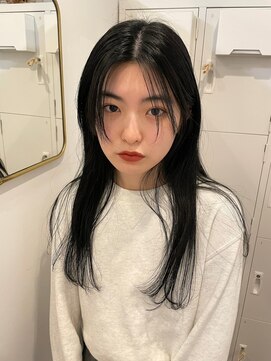 エイチ(H) レイヤーカットシースルーマッシュハイライトアンブレラカラー