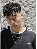 フランクスバーバー アンド ビアークラブ(FRANK'S BARBER and BEER CLUB) ツーブロック波巻きスペインカールスキンフェード