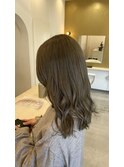 オリーブベージュ