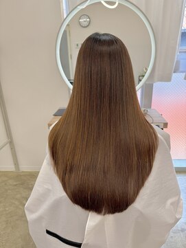 シキ サカイテン(SHIKI) しなやかでずっと触りたくなるうるおいたっぷりヘア