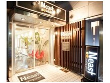 ドラッグユタカの前にあります。