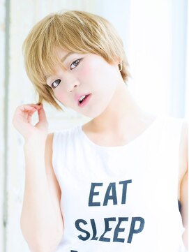 ムルチュラカメアリ(muruchura KAMEARI) ハイトーンカラーの金髪ショート