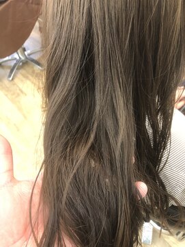 アメリ(Ameri) -Ameri-透明感オリーブ