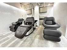 ☆ヒーリングミュージックのBGMが流れるシャンプーブース☆ 【京都全席完全個室美容室/京都駅徒歩2分】