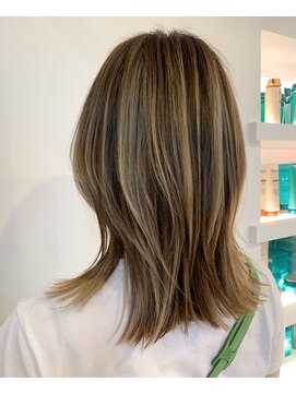 プラスシー(+C) ハイライトの積み重ねで作るブレンドカラー/30代/40代/薬院大道