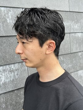 ヒュイル バイ ニアウ(Hwyl by Niau) メンズマッシュセンターパートスパイラルパーマニュアンスパーマ