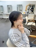 ウルフカットに暗髪カラー