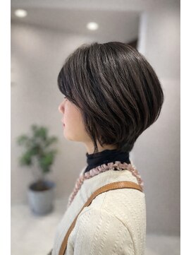 アンベリールフルー(EMBELLIR fleur) 癖を活かしたショートボブで360度褒められヘア 30代40代50代