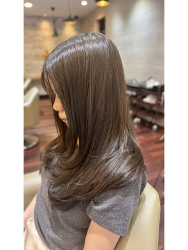 アルルヘアーオキナワ(ARURU HAIR) レイヤーカット×上品グレージュ