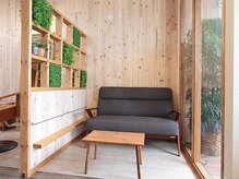 リアン(Lelien)の雰囲気(光が差し込む明るいサロン。)