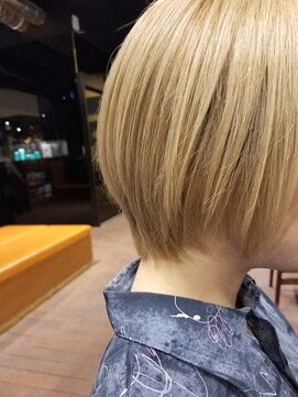 グランエクラ バイフルショウ(GRAND ECLAT by FURUSHO) 大人可愛い20代30代40代ブロンドヘア/メンズライク/金髪ボブ