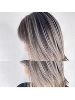 ジゼル(gisele)&nbsp;陰影学と混色学で計算されたバレイヤージュ