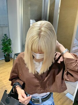 アルカナ 明治神宮前原宿(ARCANA) ホワイトカラー　切りっぱなしボブ　抜きっぱなしブリーチ