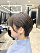 大人かわいい小顔ショートショートヘア30代40代50代白髪ぼかし
