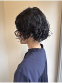 黒髪ショートボブ、スパイラルパーマ