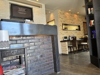 il salone diverta .Eyes【イル　サローネ　ディヴェルタ　ドットアイ】