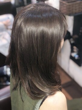 トゥエンティーフォー 泉大津店(24) 美人度高めのアッシュベージュカラー