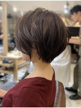 サードバイローラン(THiRD by ROULAND) 【THiRD浅野】フォギーベージュ耳かけショート