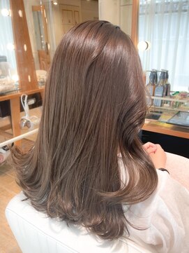 ネオリーブ チロル 横浜西口店(Neolive CiroL.) ツヤ感　柔らかシナモンベージュカラー　大人可愛い