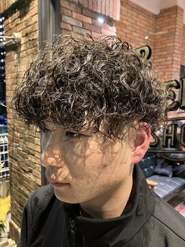 フォーコーナーズ(Four Corners) スパイラルパーマ／スペインカール／プードルパーマ