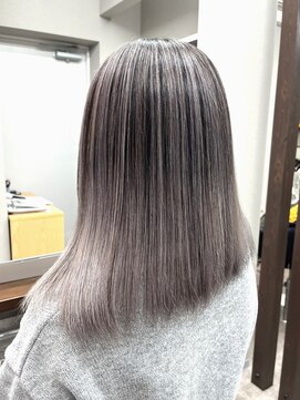 リングバイモアムー(Ring by Moremuu) issy バレイヤージュ