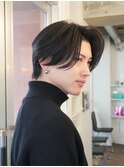 大人の抜け感を演出する、今トレンドのフェザーパーマ
