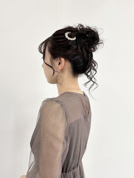 ピロ(piilo) お団子ヘアアレンジ