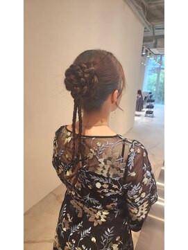 イマ 名駅店(ima) 四編みシニヨンリボン添え