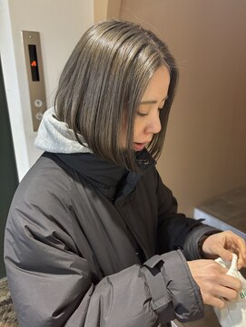 モクレン(mokuren.) グレージュカラー