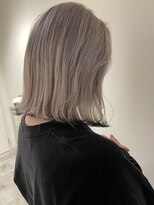 アエル(A/E/R)&nbsp;淡色ベージュ×エンドカラーでつくる抜け感ボブ