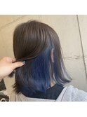 ちらっと見えるインナーネイビー