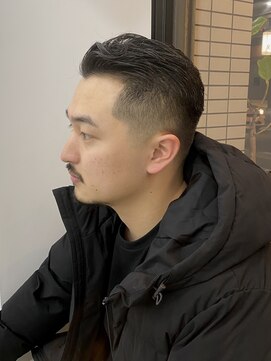 ウェルネス(Wellness) かきあげオールバックフェードカットスタイル