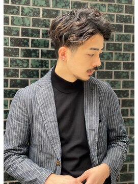 ディオ アンド ルーチェ(Dio&Luce) センターパート/ハイライト／パーマスタイル/ビジネスカジュアル