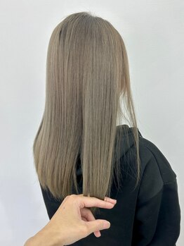 シロ(SHIRO)の写真/【カラーリスト在席】白髪染め、脱白髪染め、ハイライト等、透明感のあるカラーを提供いたします！