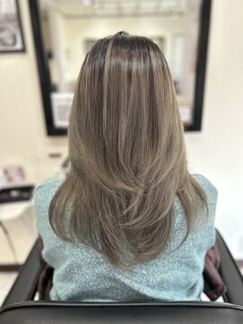 ベティ(Betty) バレイヤージュカラー