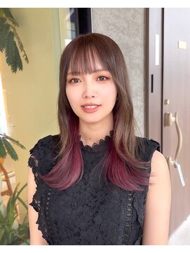 ジゼラ(GISELA) インナーカラー  くびれヘア ピンクベージュ ボルドー  レイヤー