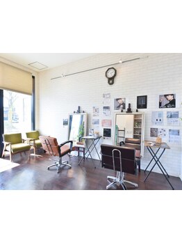 一人空間なので気兼ねなく過ごせるマンツーマンサロン♪ブリーチを使わないダメージを抑えた白髪ぼかしを☆