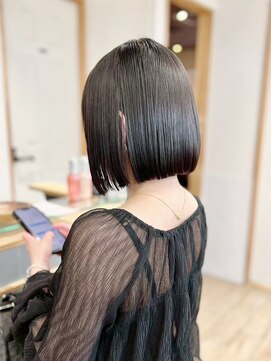 ネオリーブ クーロ(Neolive curro) 小顔タッセルボブ×ぱつっとボブ[美髪/縮毛矯正/丸型卵型]