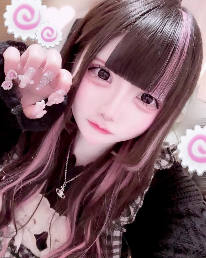 Z世代のお客様から絶大な人気を誇る【ハイトーンカラー×シールエクステ