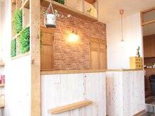 リアン(Lelien)の雰囲気(素材を活かしたぬくもり溢れる店内。)